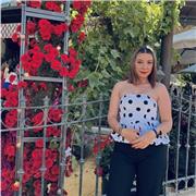 No soy profesora, pero tengo experiencia de monitora con niños y puedo ayudarles con los deberes.